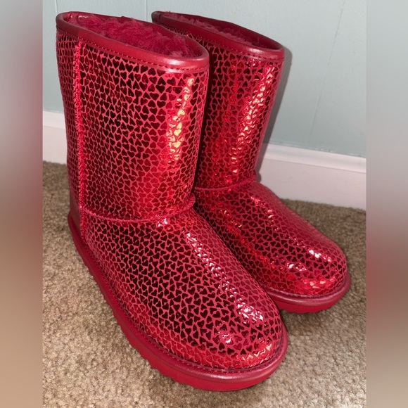 UGG Other - UGG Red Heart 4Y